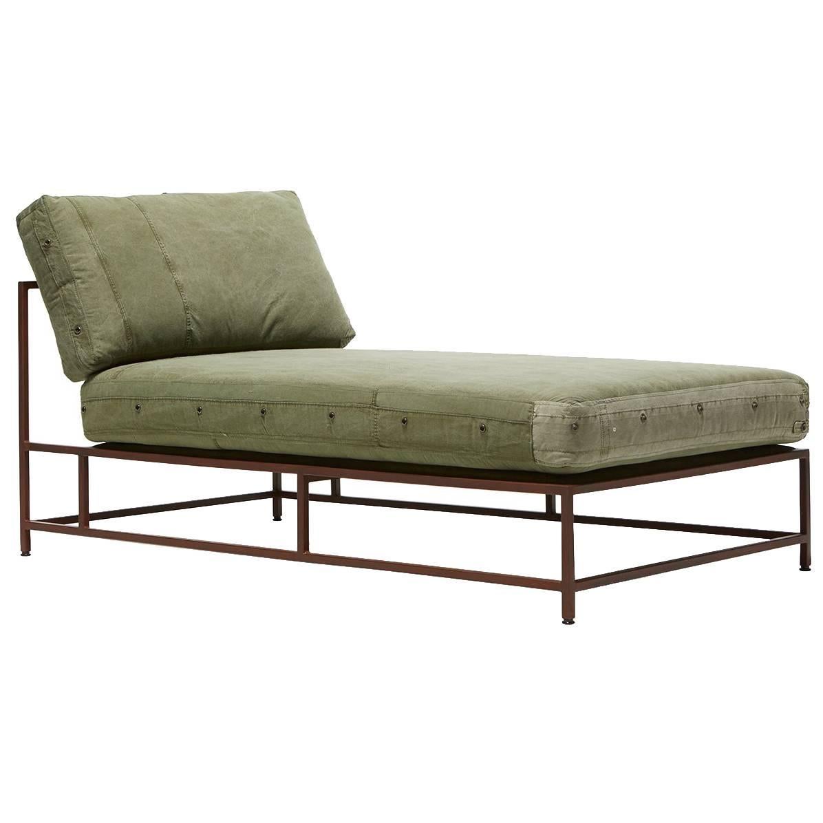 Chaise longue militaire vintage en toile et marbre rouille en vente