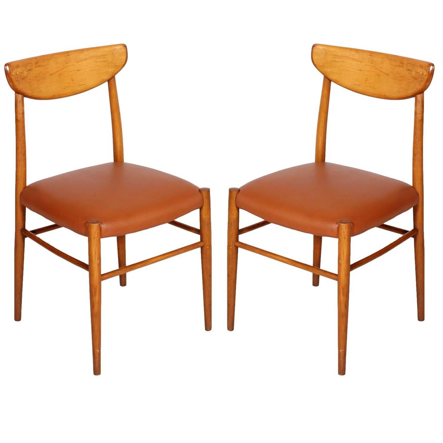 Italienisches Paar italienischer Stühle aus den 1950er Jahren in der Art von Peter Hvidt & Orla Mlgaard-Nielsen im Angebot