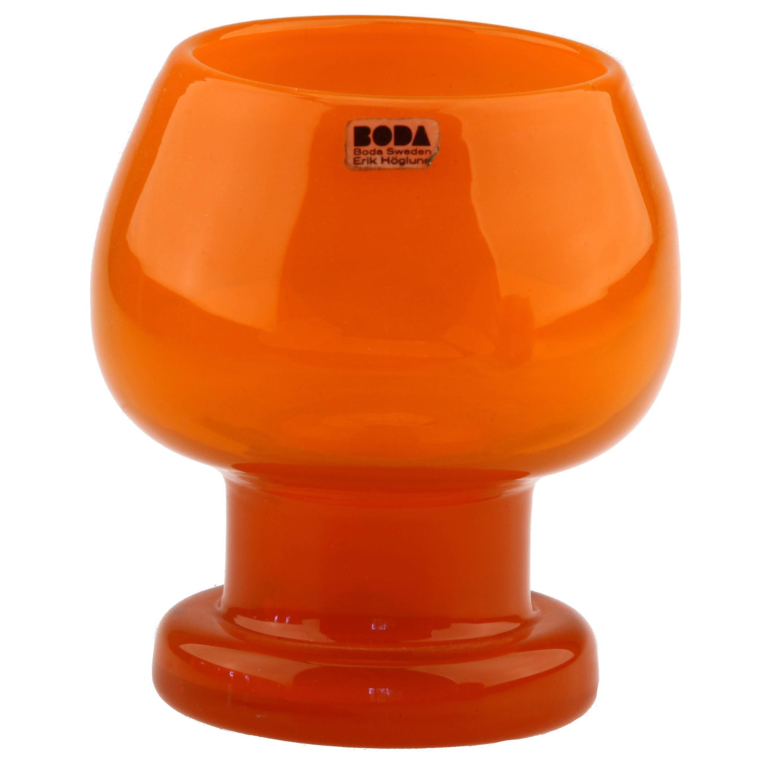 Erik Höglund Boda Sweden Signed H 1682/100 Orange Studio Work Glass Vase For Sale