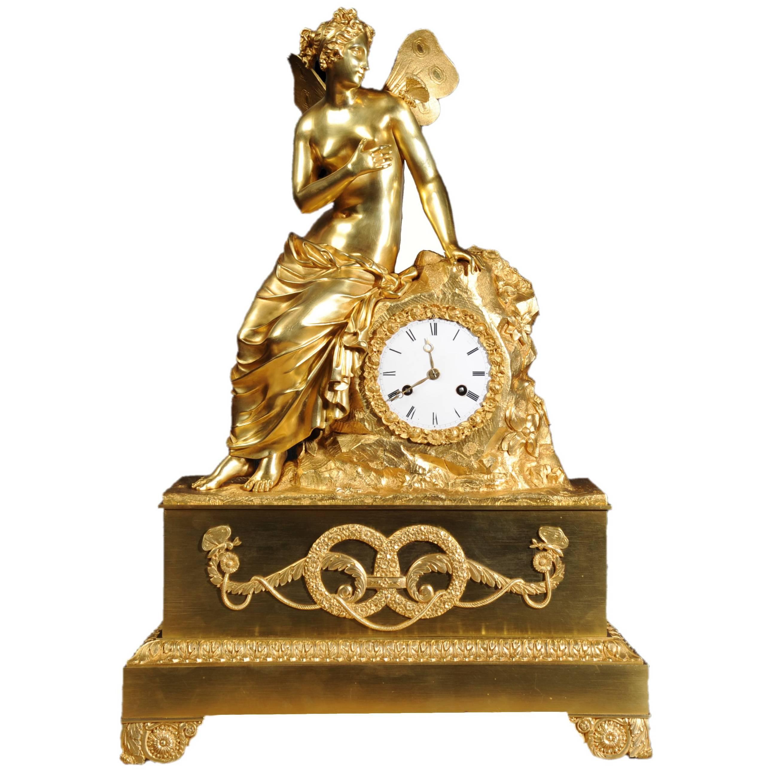 Frühe große Goldbronze-Uhr Psyche und der Schmetterling Seidenanhänger-Uhr