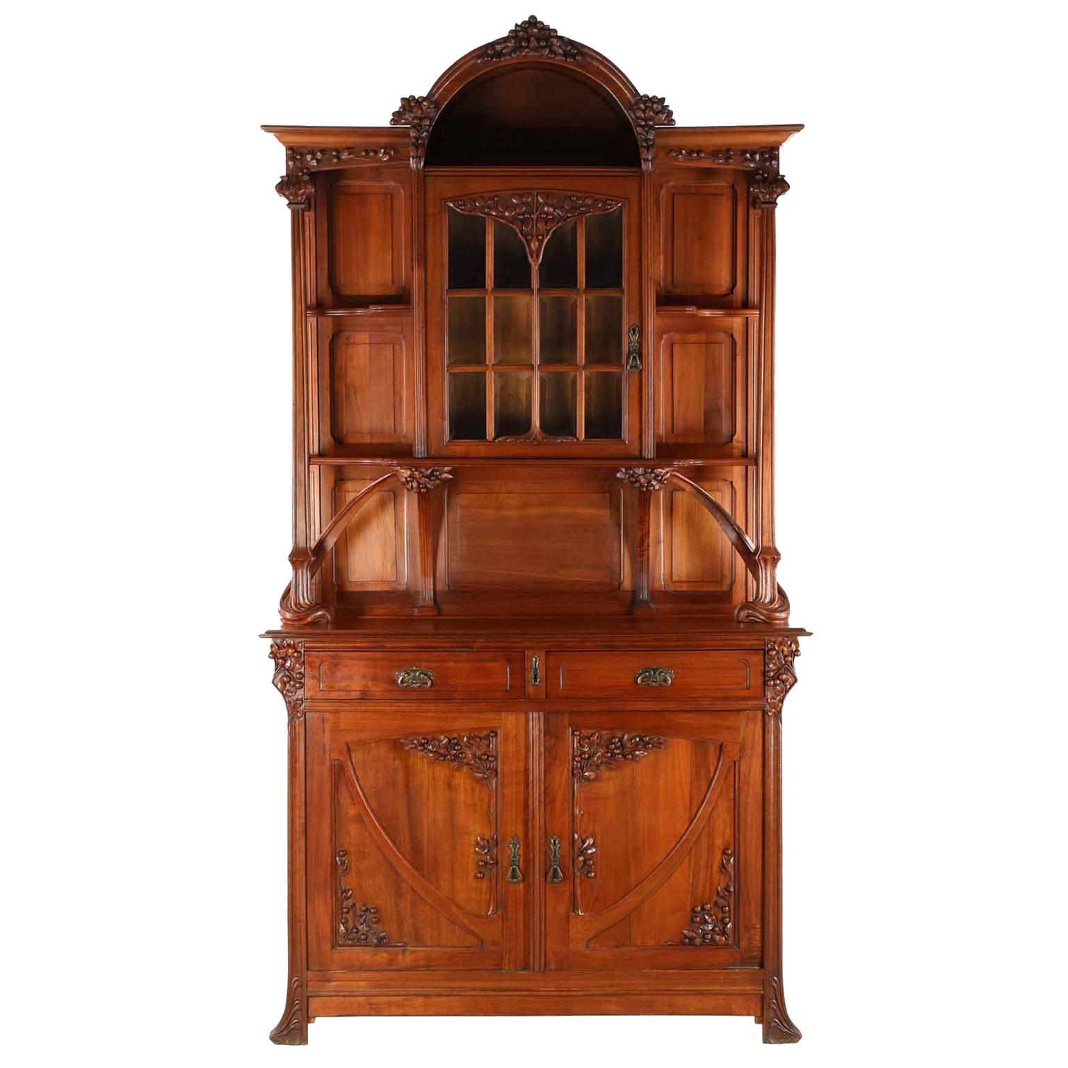 French Art Nouveau Finely Carved Walnut Buffet Display Cabinet, circa 1900