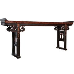 19th Century Chinese Long Black Lacquered Console Table with Gold Rubbed Details 9