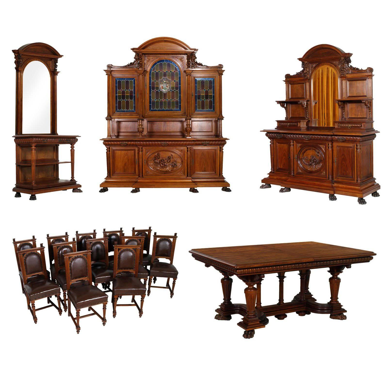  Italian Renaissance Style Set Dining Room 16 Pieces Walnut Hand-Carved For Sale