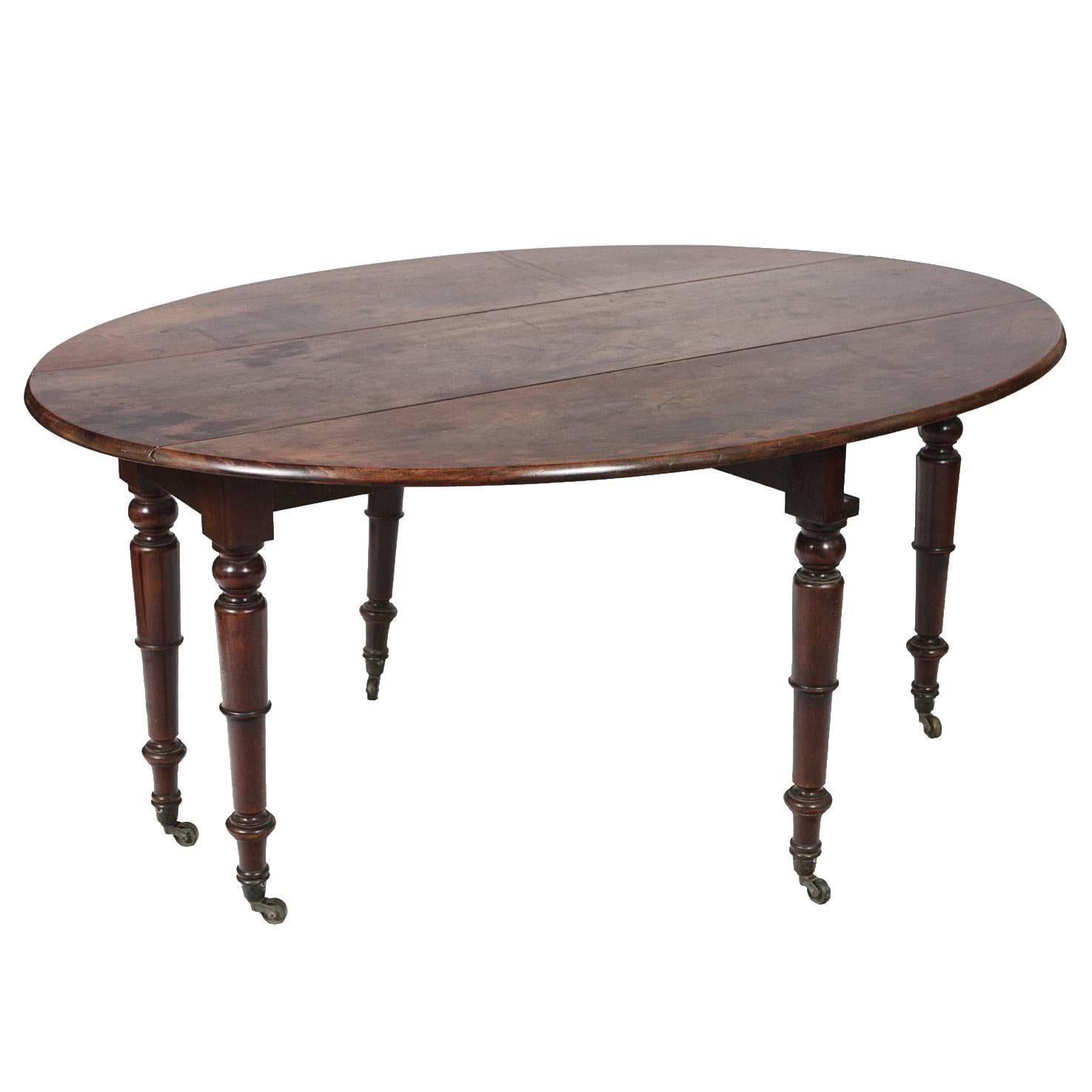 Table de chasse de style Régence du 19ème siècle avec pieds tournés sur roulettes en vente
