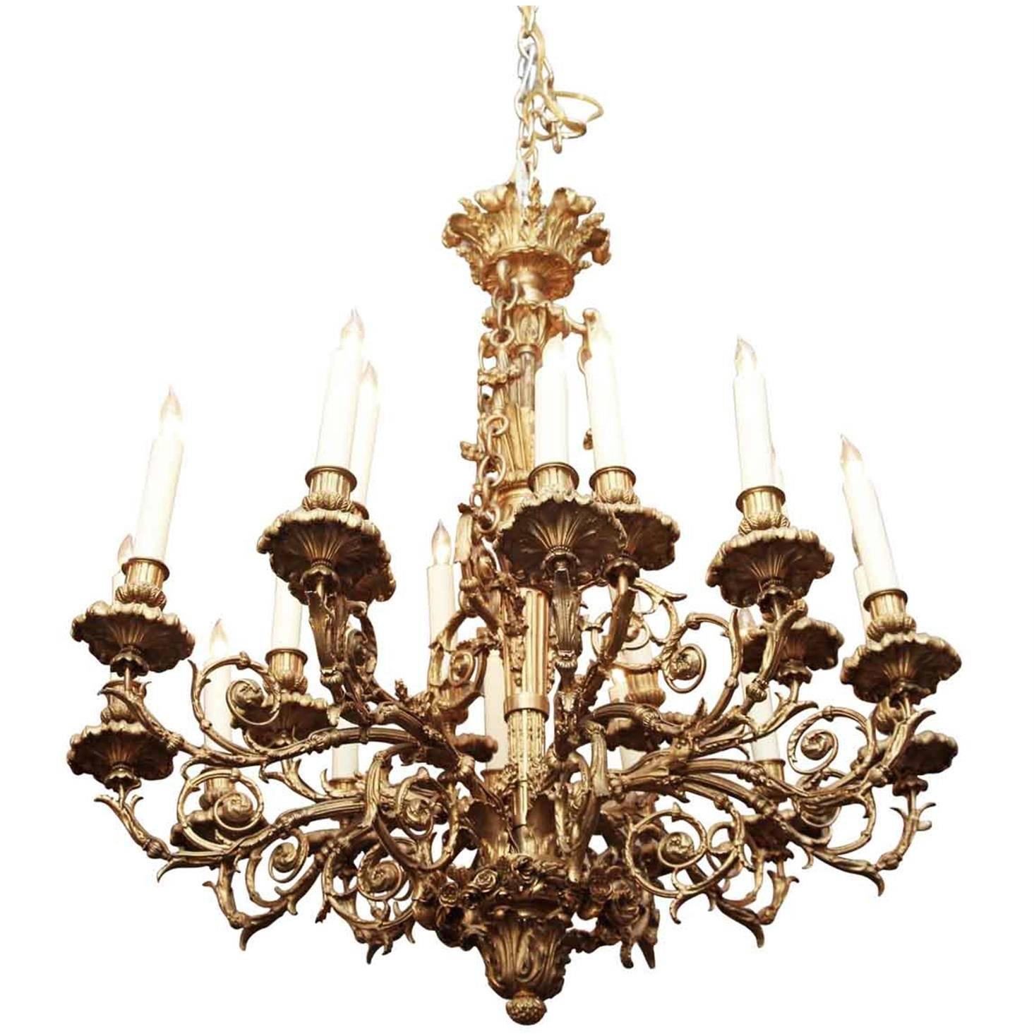 1860 Detailed French Louis XV Style 16-Arm Gilded Bronze Chandelier