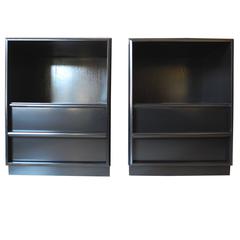 Mid-Century Modern Pair of T.H. Robsjohn-Gibbings Nightstands for Widdicomb 2