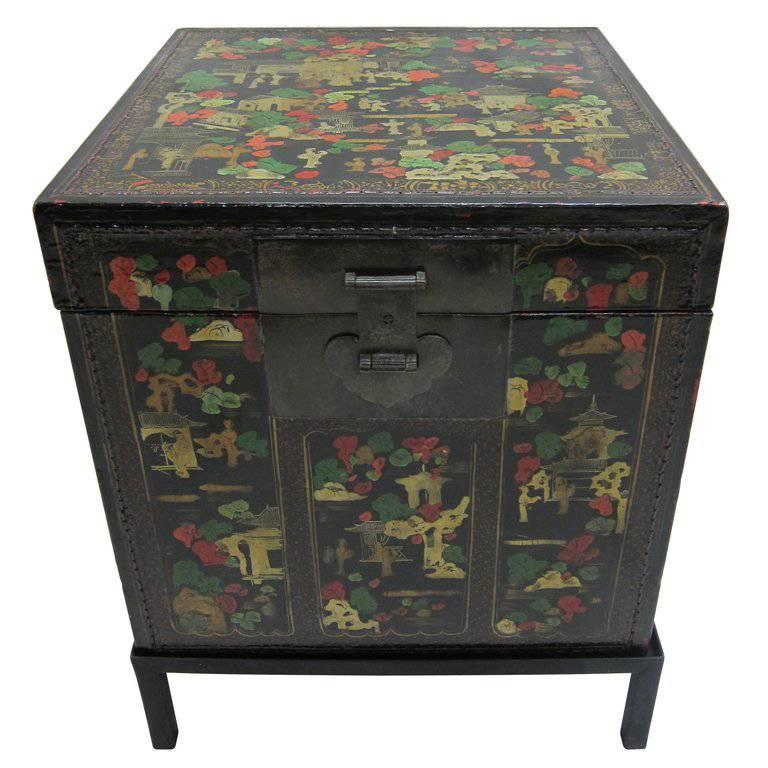 Table boîte peinte ancienne style chinoiseries en vente