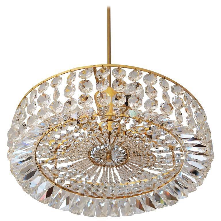 Lustre pendentif autrichien Vintage en cristal de verre et laiton doré - En vente sur France