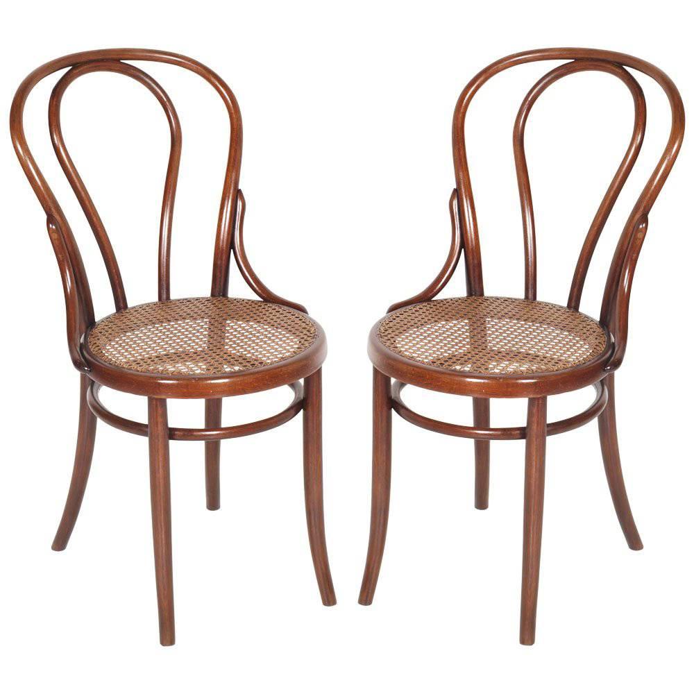 Early 20th Century Matched Pair of Classic Bentwood Thonet Chairs Thonet