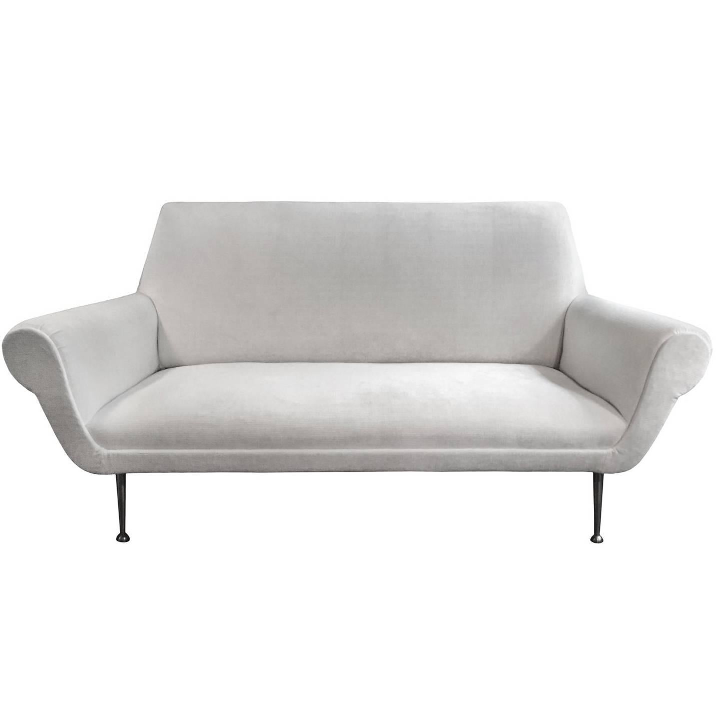 Mid-Century Ivory Sofa with Tapered Legs by Gigi Radice for Minotti 