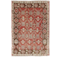Oushak-Teppich mit miteinander verbundenem Blumenmuster in Rot, Braun und Hellgrün