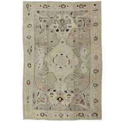 Tappeto Oushak turco vintage con medaglioni multipli e colori neutri
