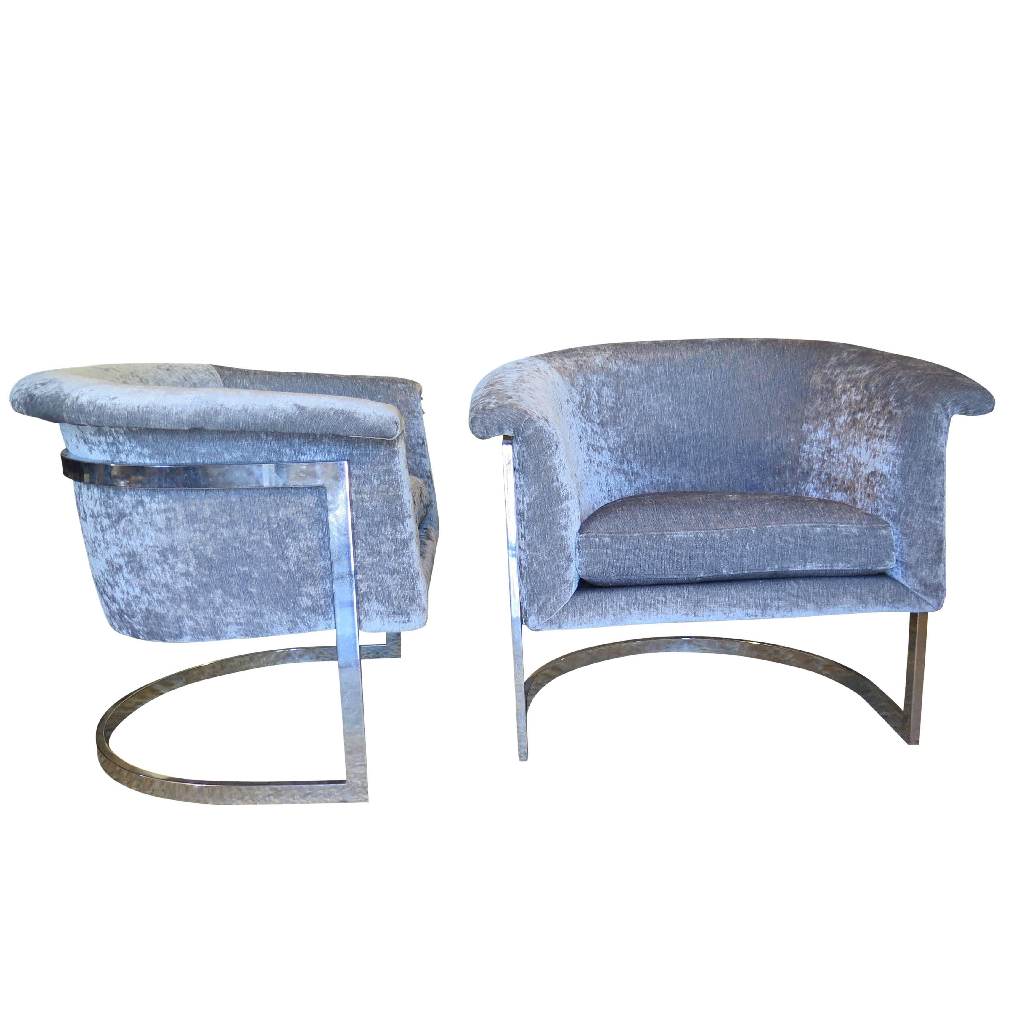 Pair of Chrome Barrel Back Cantilevered Chairs in the Style of Milo Baughman  For Sale