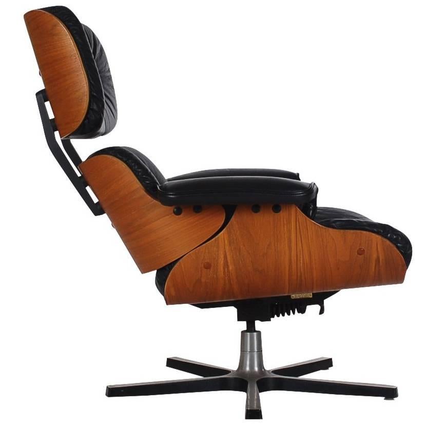 Mid-Century Modern Leather and Plywood Lounge Chair by Plycraft after Eames
