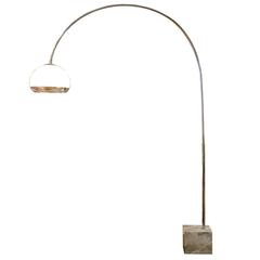 Lampada da terra di metà secolo Harvey Guzzini Arco Laurel Cromo Marmo Italiano