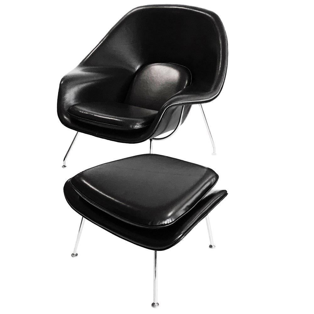 Saarinen Original Womb Chair and Ottoman in Black Leather with Knoll Label For Sale