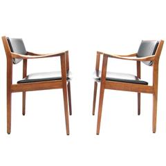 Pair of Classic Mid-Century Gunlocke Chairs in the Manner of Jens Risom