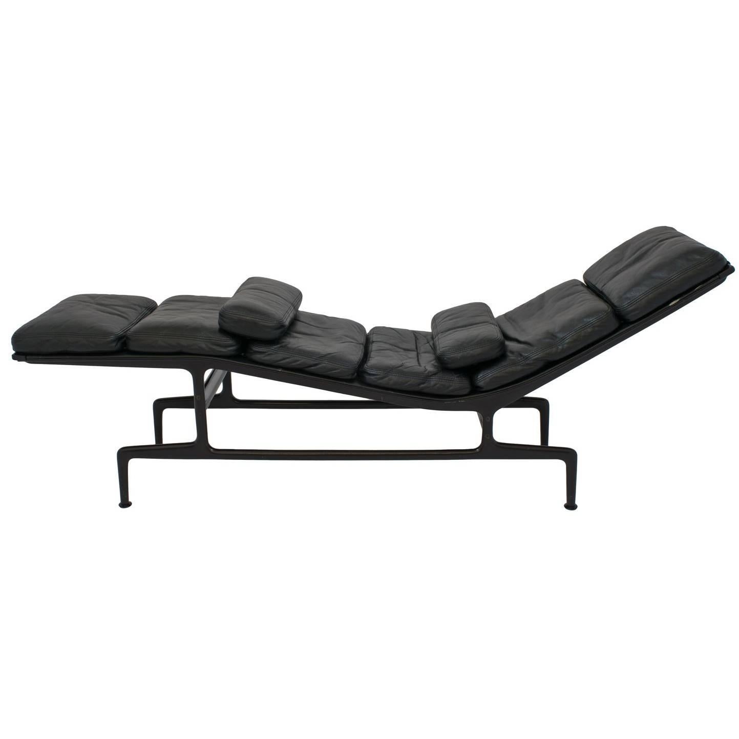 Charles Eames for Herman Miller Chaise for Billy Wilder in Black For Sale