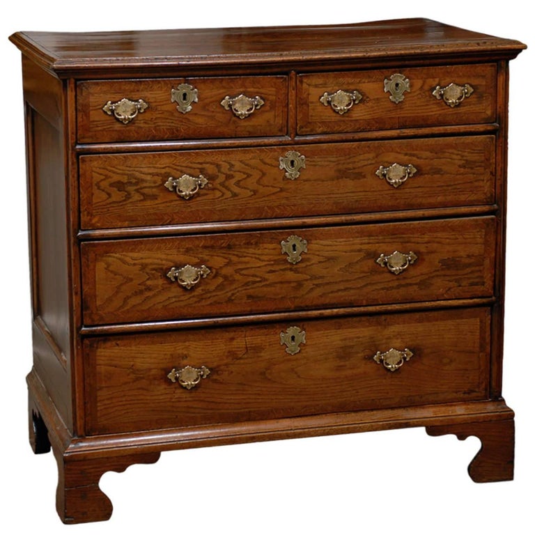 English 1820s Regency Oak Five-Drawer Commode with Crossbanding and Bracket Feet For Sale