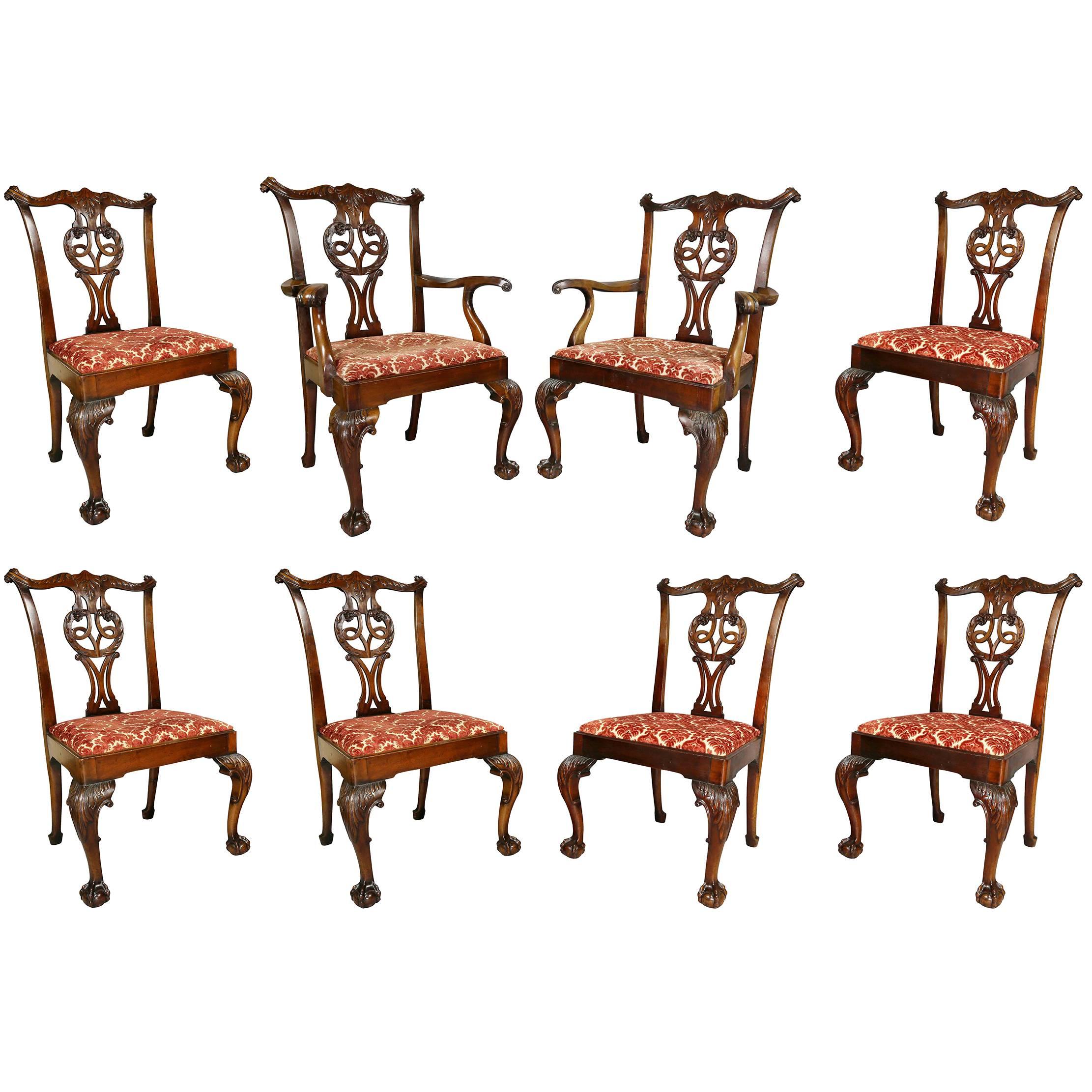 Satz von acht Mahagoni-Esszimmerstühlen im George-III-Stil mit Beschlägen und Kissen