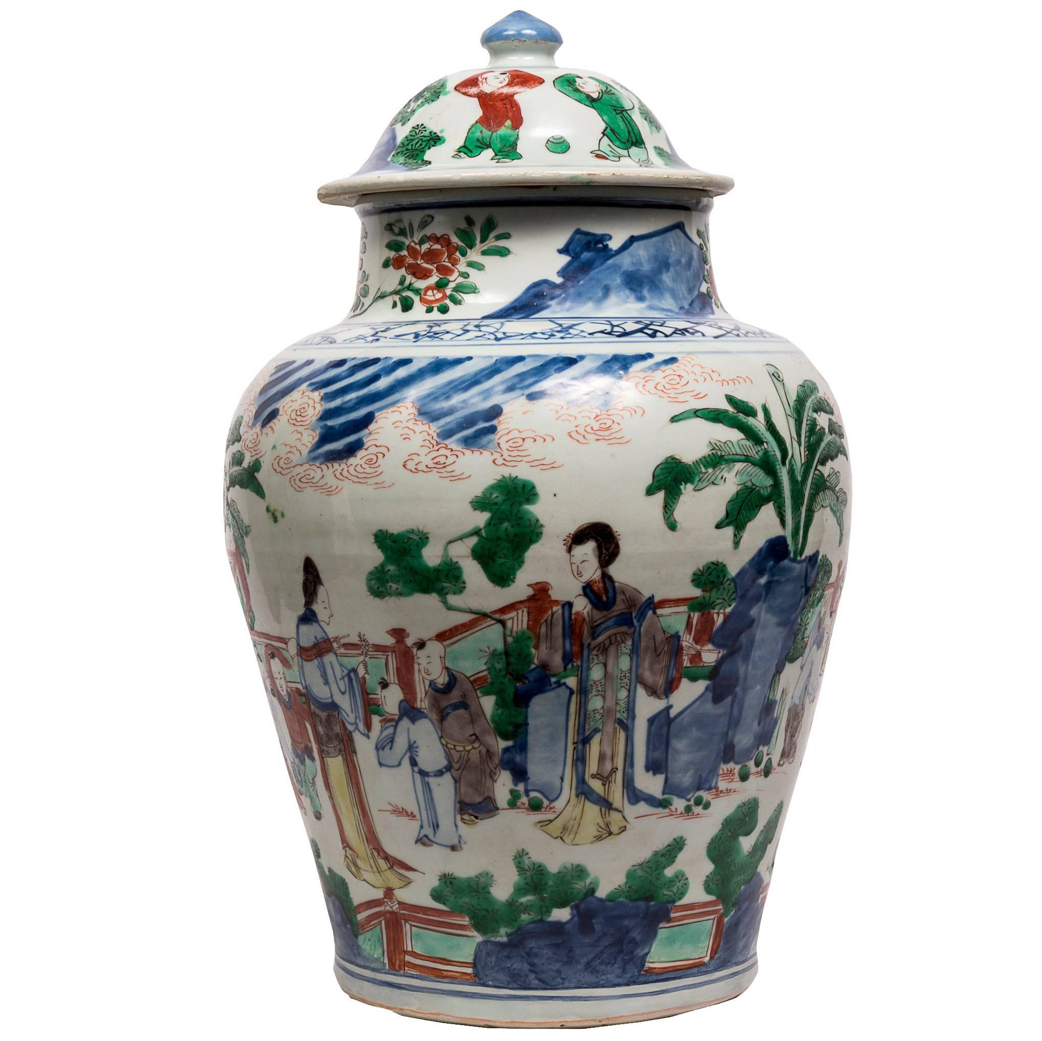 Chinese Wucai Covered Vase