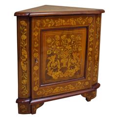 Early 19th Century Dutch Walnut Marquetry Corner Cabinet with Inlay Work 6