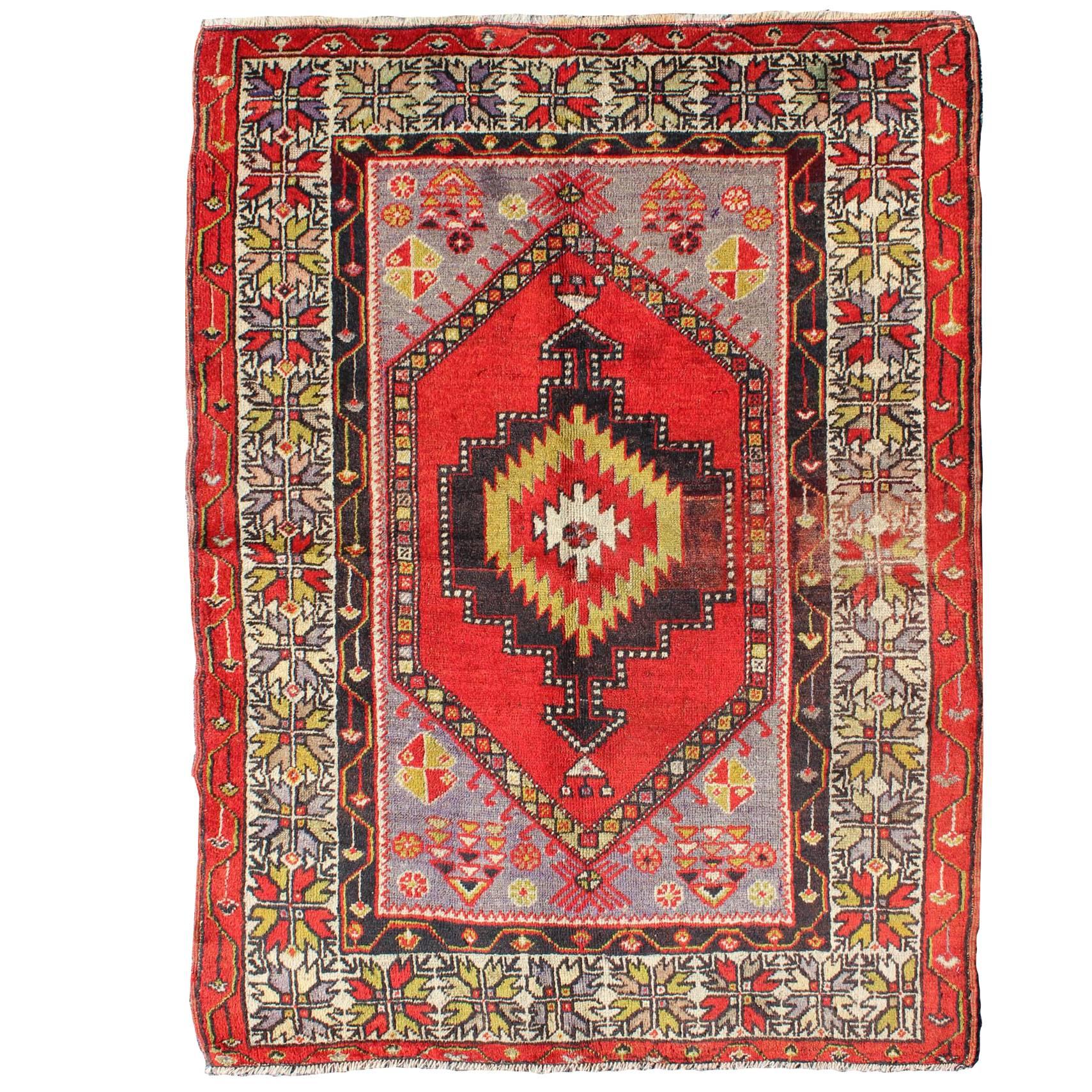 Alfombra antigua Oushak de Turquía de principios del siglo XX con motivos geométricos multicolores