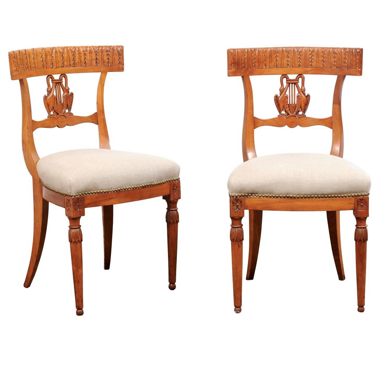 Pair of Italian Neoclassical Side Chairs with Swans and Lyre from the 1850s For Sale
