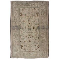 Alfombra turca Oushak vintage con diseño subgeométrico y tribal en toda la superficie