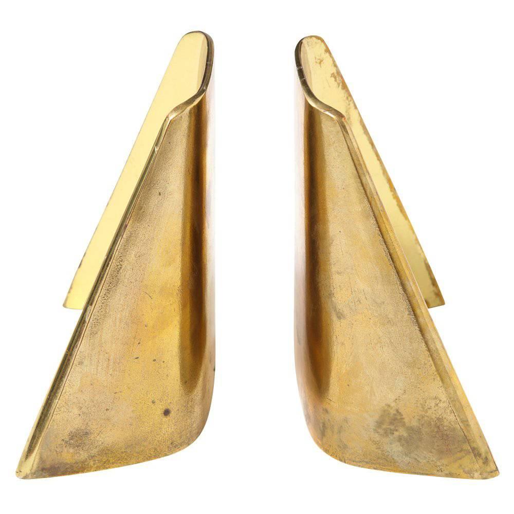 Ben Seibel brass bookends Jenfred-ware Shovel, USA, 1950s. In good original condition. Minimalist form bookends with brass plating over white metal. One retains its original green felt on bottom edge. Front are gloss lacquered brass and backs have a