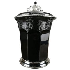Ice Bucket with Lid in Black Porcelain