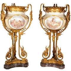 Importante et royale paire de jardinières en porcelaine de style Ormolu et Sèvres