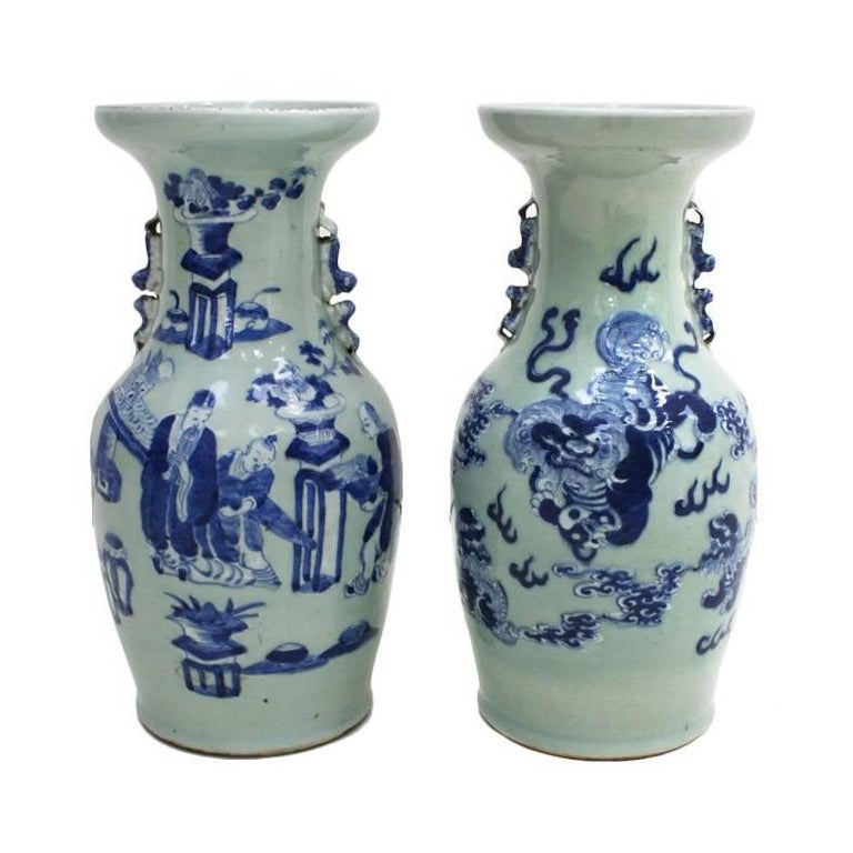 Pair of Chinese Vases For Sale at 1stdibs