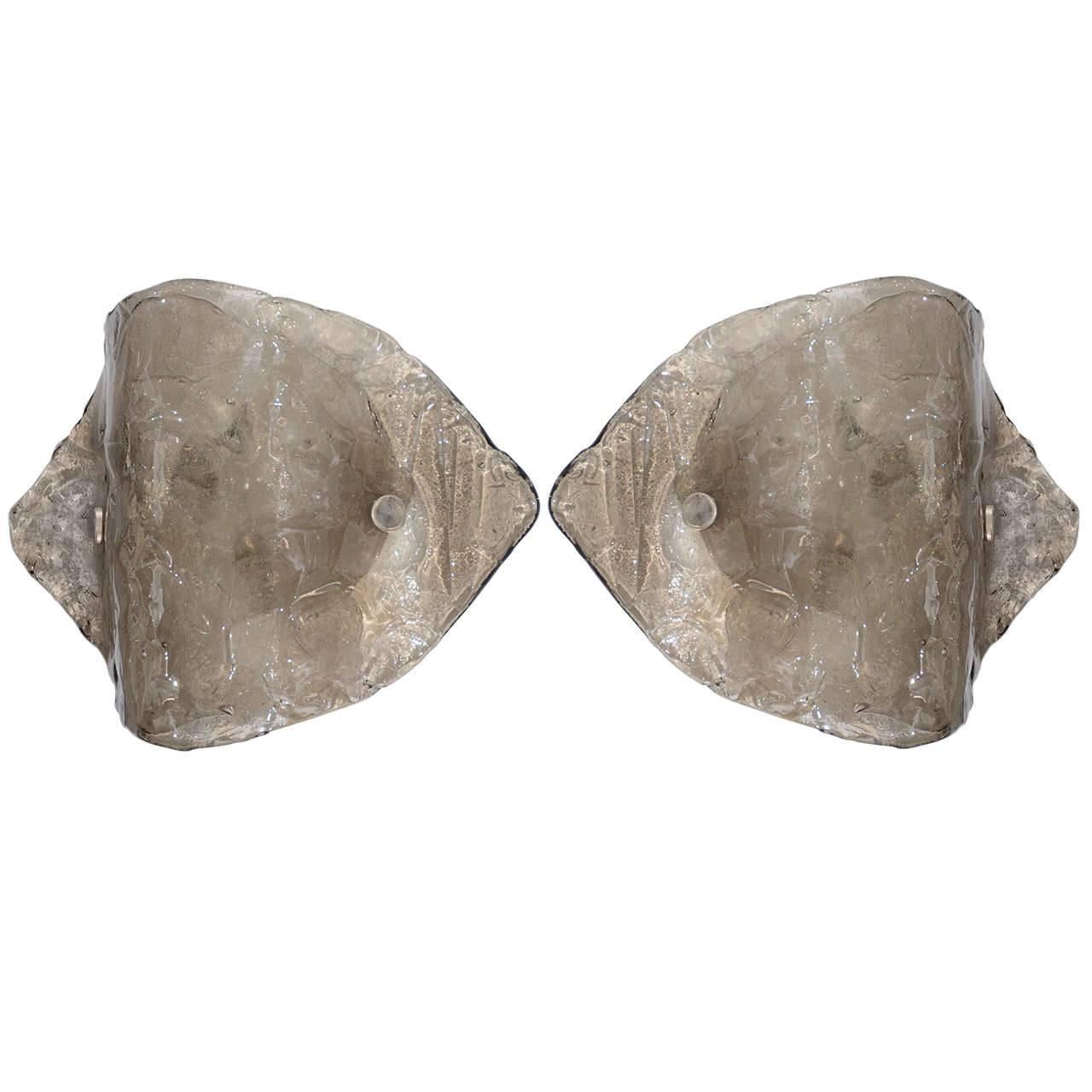 Coppia di applique in vetro ondulato fumé di Mazzega