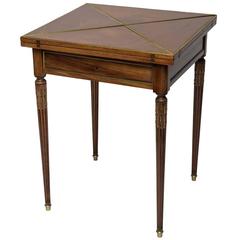 Table de jeu enveloppe de style Louis XVI