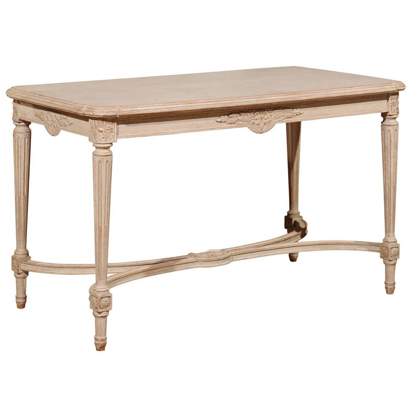 Swedish Gustavian Style Painted Wood Tea Table with Fluted Legs, circa 1920 For Sale