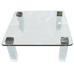 Mesa baja vintage de lucita y níquel pulido con tapa de cristal