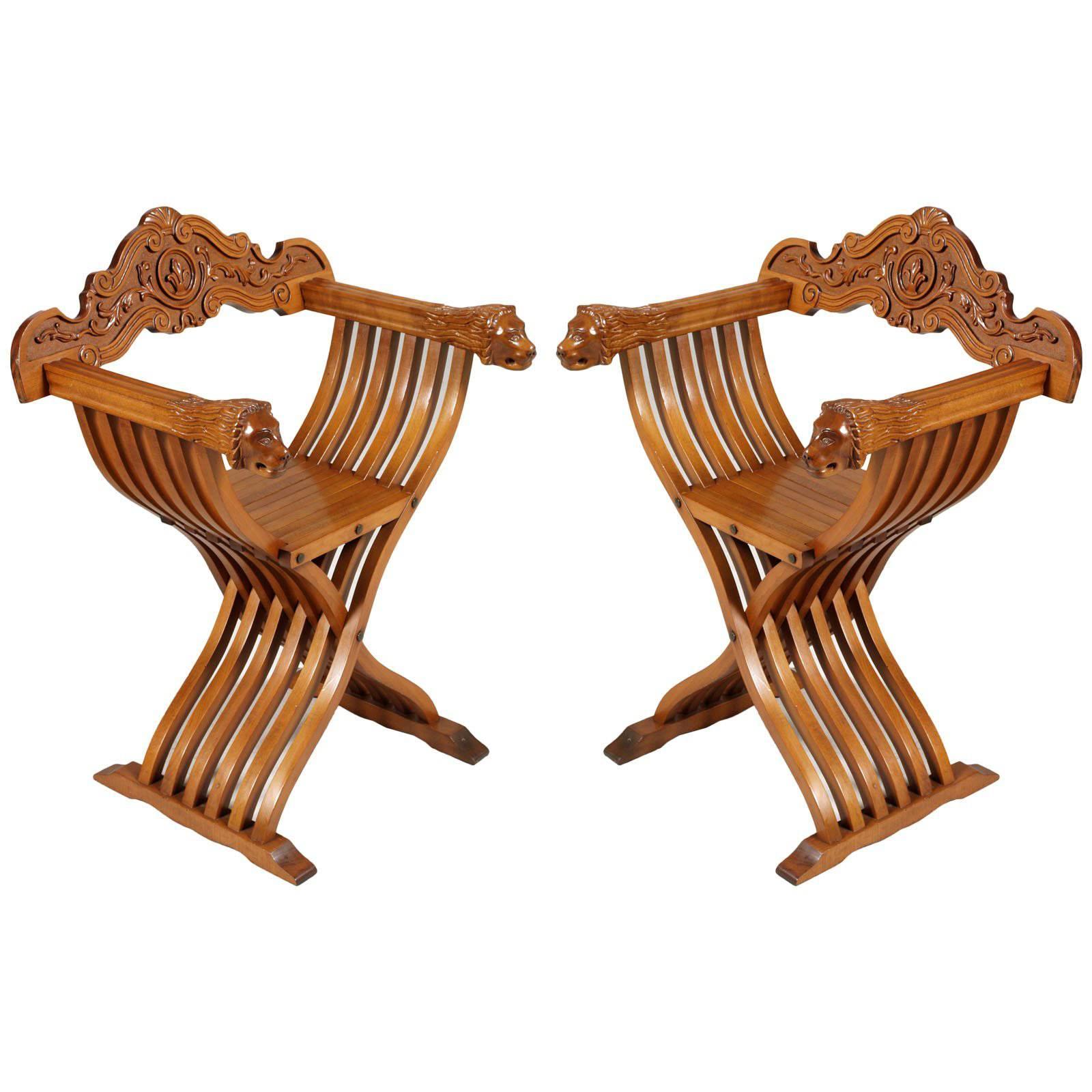 Early 20th Century Renaissance Savonarola Pair of Chairs in Carved Blond Walnut