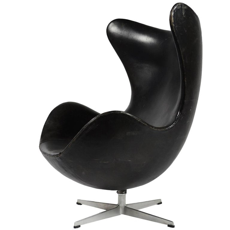 Rare First Generation Egg Chair by Arne Jacobsen at 1stDibs