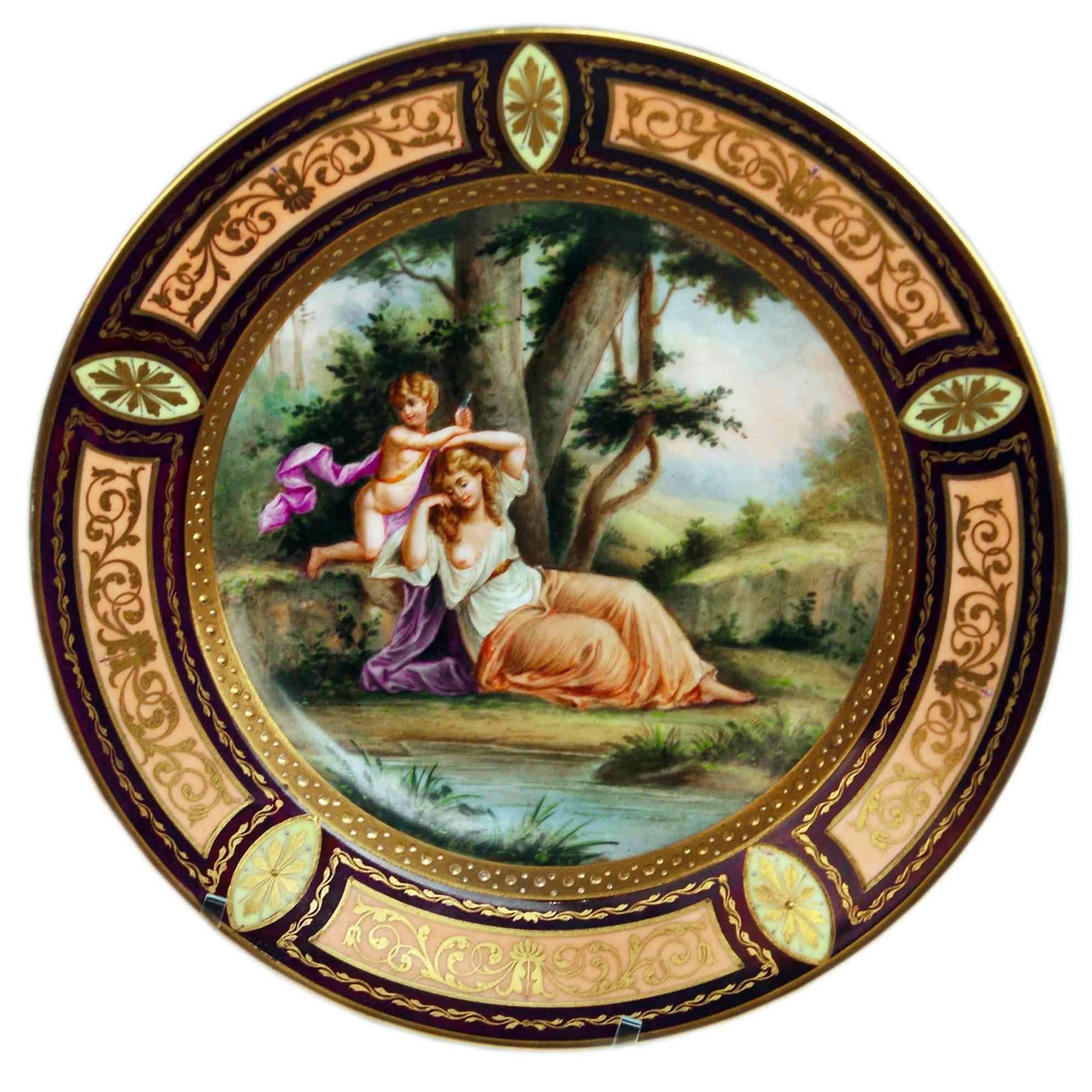 Superbe assiette en porcelaine royale de Vienne représentant un chérubin et un chérubin, fabriquée vers 1890 en vente