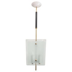 Lampe à suspension en laiton moderne du milieu du siècle dernier avec émail blanc et noir, style Fontana Arte