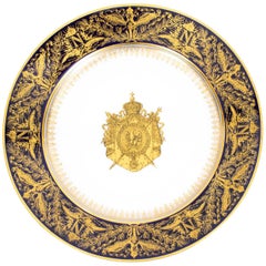 Antiker französischer Sevres-Porzellanteller mit vergoldetem Wappen Napoleon III:: um 1870