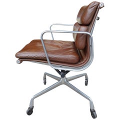 Midcentury Eames für Herman Miller Soft Pad Stühle