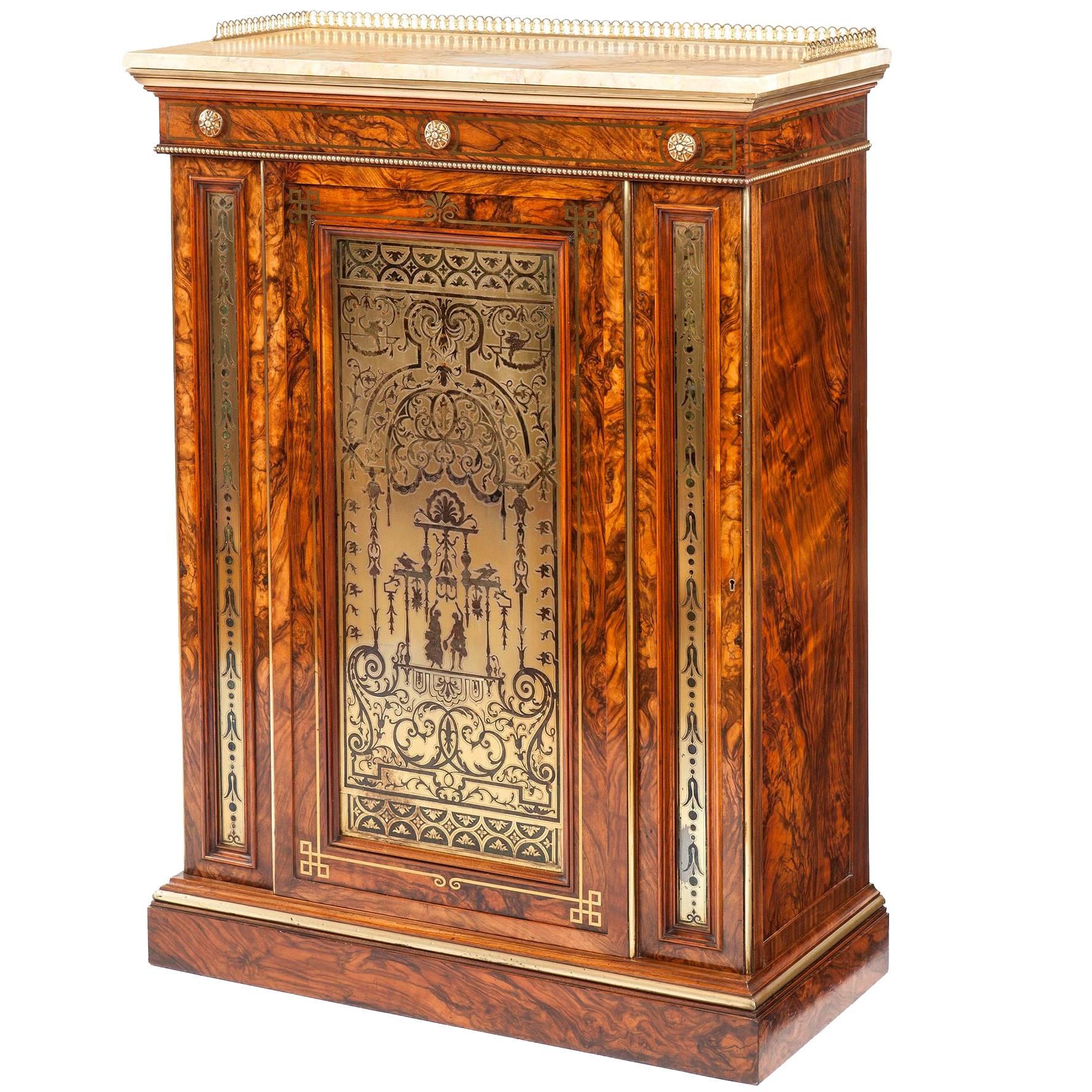 Armoire anglaise du 19ème siècle en bois d'olivier et laiton incrusté 