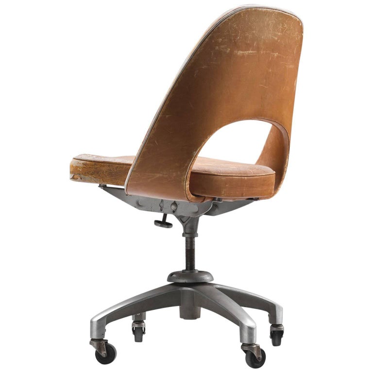 Eero Saarinen Executive Desk Chair In Original Cognac Leather For