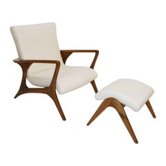 Pair of Contour Lounge Chairs Designed by Vladimir Kagan