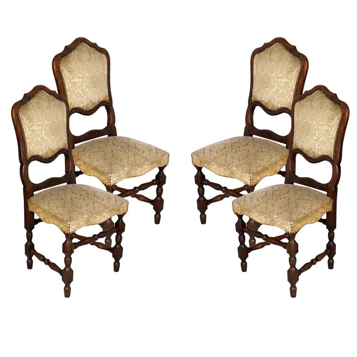 Set of Four 19th Century Italian Baroque Dining Chairs in walnut