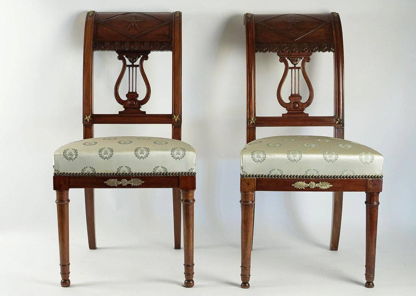 We are pleased to present you an interesting and unique set of four French Consulat period, solid mahogany chairs. Openwork back, Lyre decoration.

Magnificent French work, early-19th century, circa 1803, for the serious collector of French