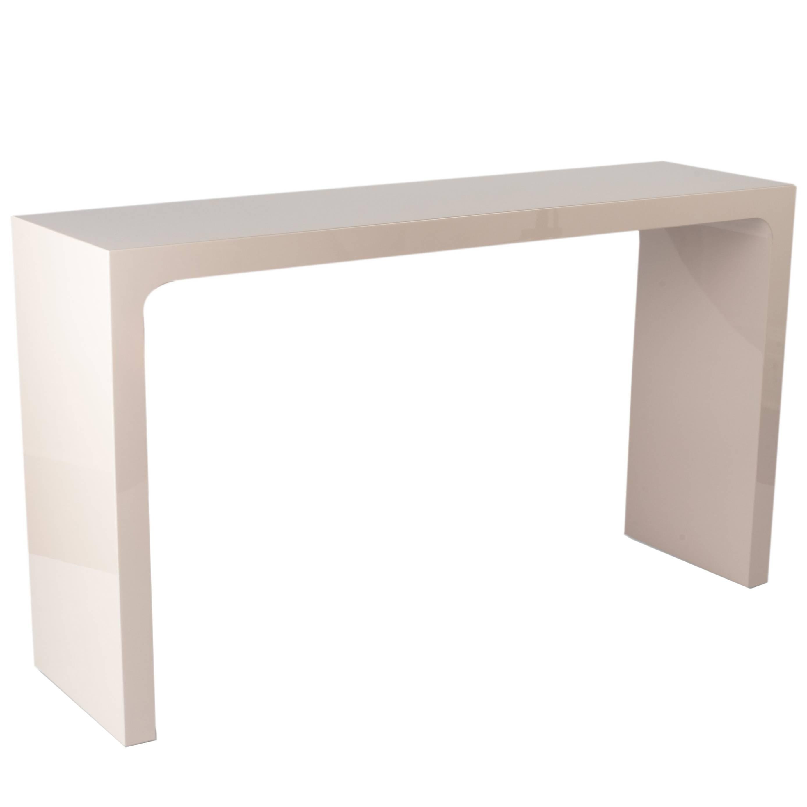 Soho Console White lacquered  For Sale