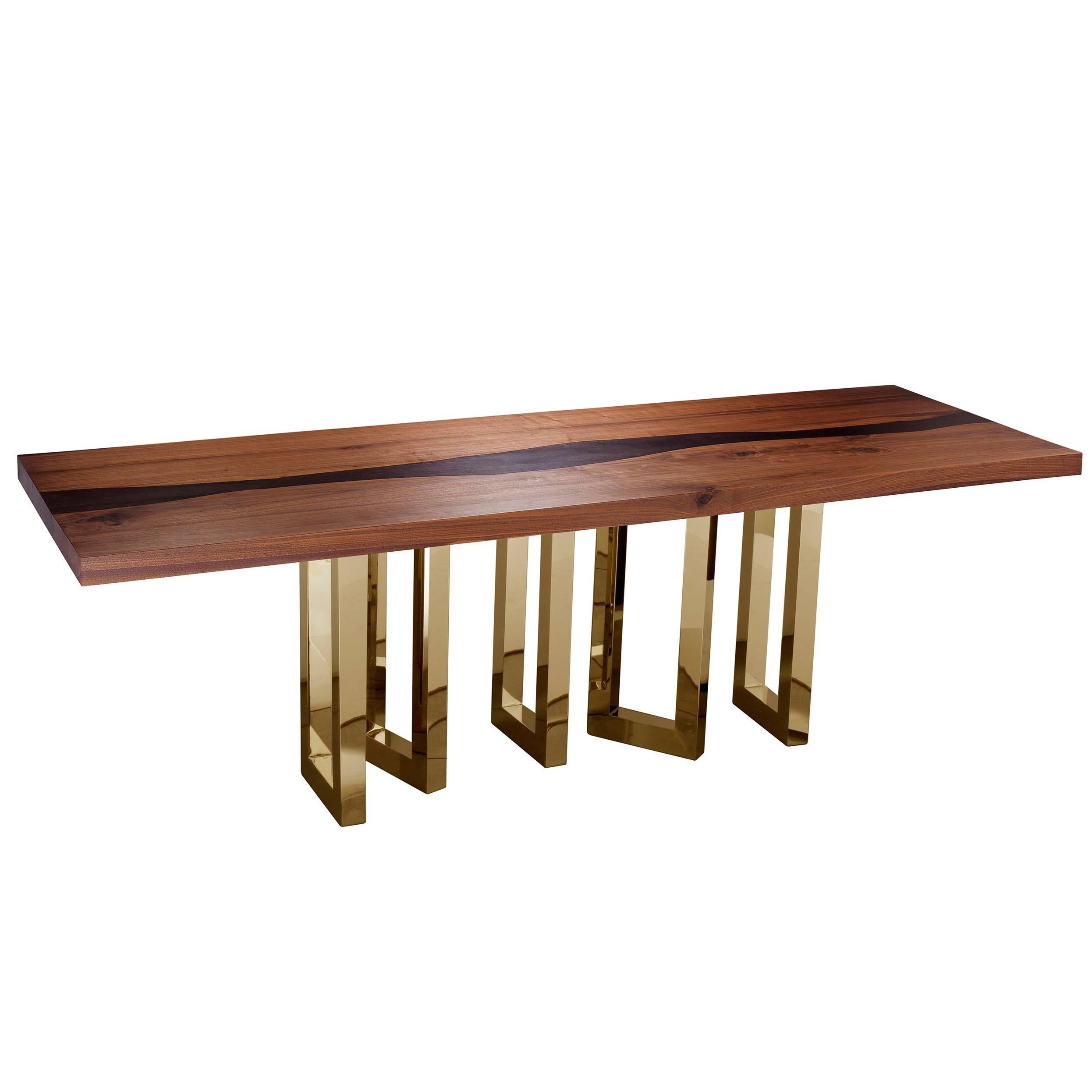 „Il Pezzo 6“, langer Tisch, 260 cm/102.4 cm, aus massivem Nussbaum und Wengé – goldener Sockel